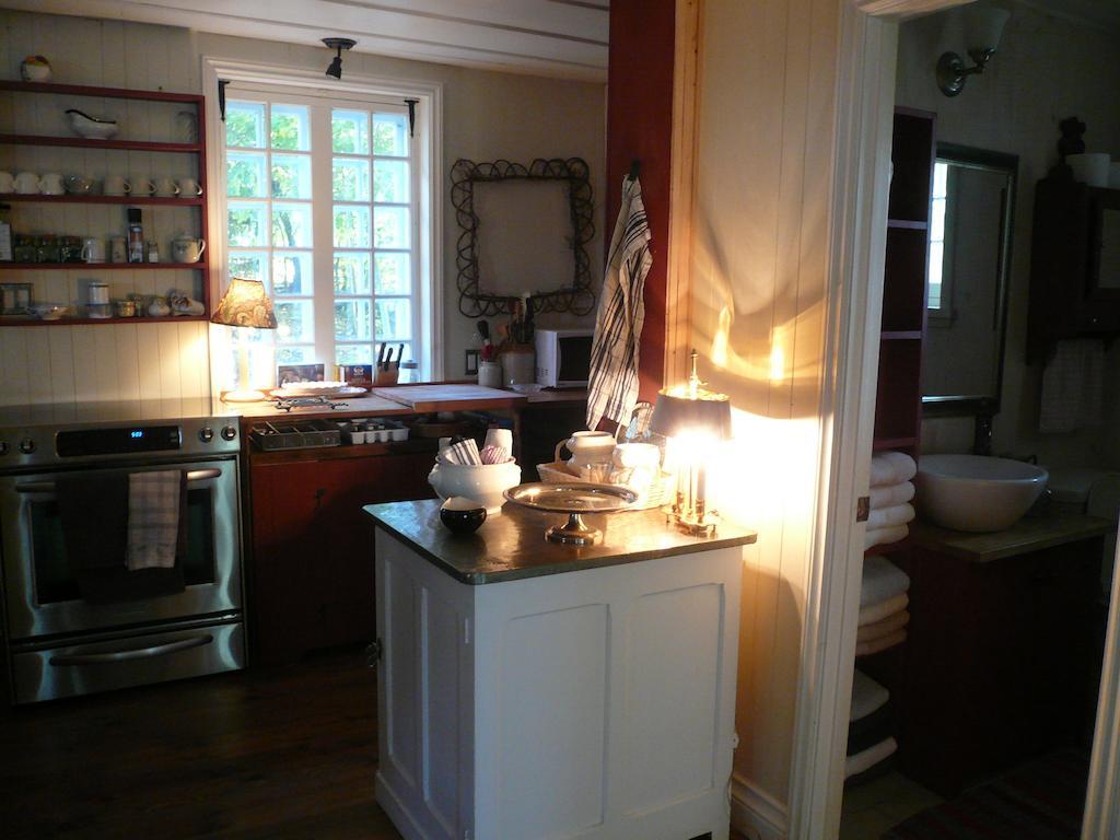La Maison Ancestrale Guerard Saint-Laurent-de-l'ile d'Orleans Rom bilde
